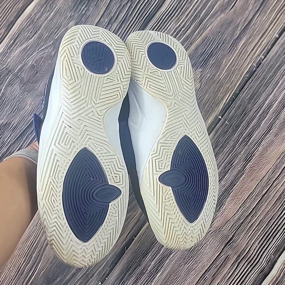 Boys 7Y Nike shoes